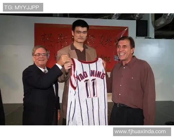 姚明在篮球场上与英语的精彩碰撞展现语言魅力与运动精神 姚明在篮球场上与英语的精彩碰撞展现语言魅力与运动精神