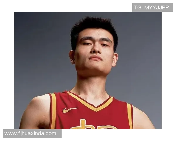 姚明开车门瞬间引发的热议与背后的故事揭秘 姚明开车门瞬间引发的热议与背后的故事揭秘