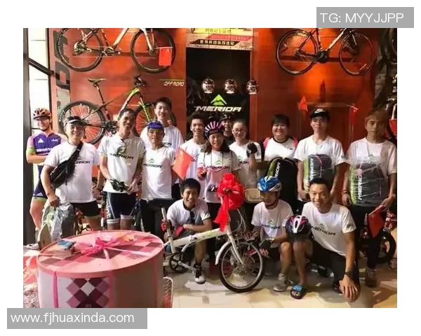 足球明星齐聚一堂合影留念展现风采与魅力的帅气瞬间 足球明星齐聚一堂合影留念展现风采与魅力的帅气瞬间